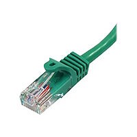 StarTech.com Cat5e Ethernet Cable 5 ft Green - Cat 5e Snagless Patch Cable