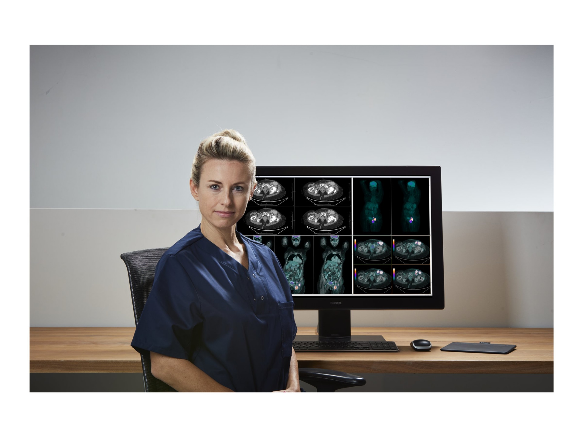 Thumbnail 5 of 5 for Barco Coronis Fusion 4MP (MDCC-4430) - LCD monitor - 4MP - color - 30.4" - with Barco MXRT-6700 graphics adapter