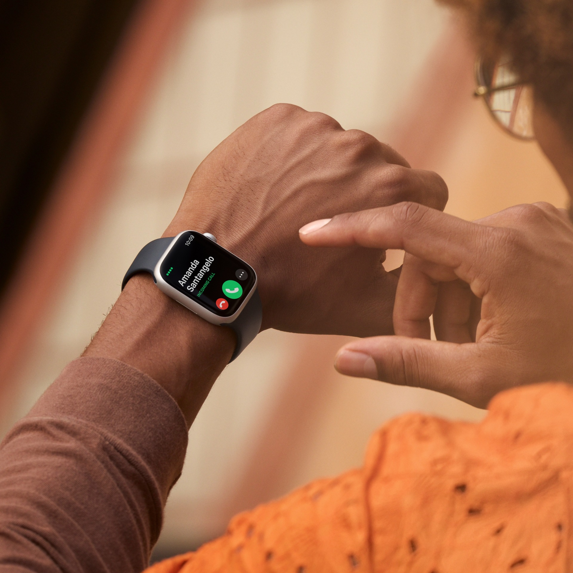 Thumbnail 4 of 10 for Apple Watch Series 8 (GPS + Cellular) - 45mm Silver Stainless Steel Case with Silver Milanese Loop - 32 GB