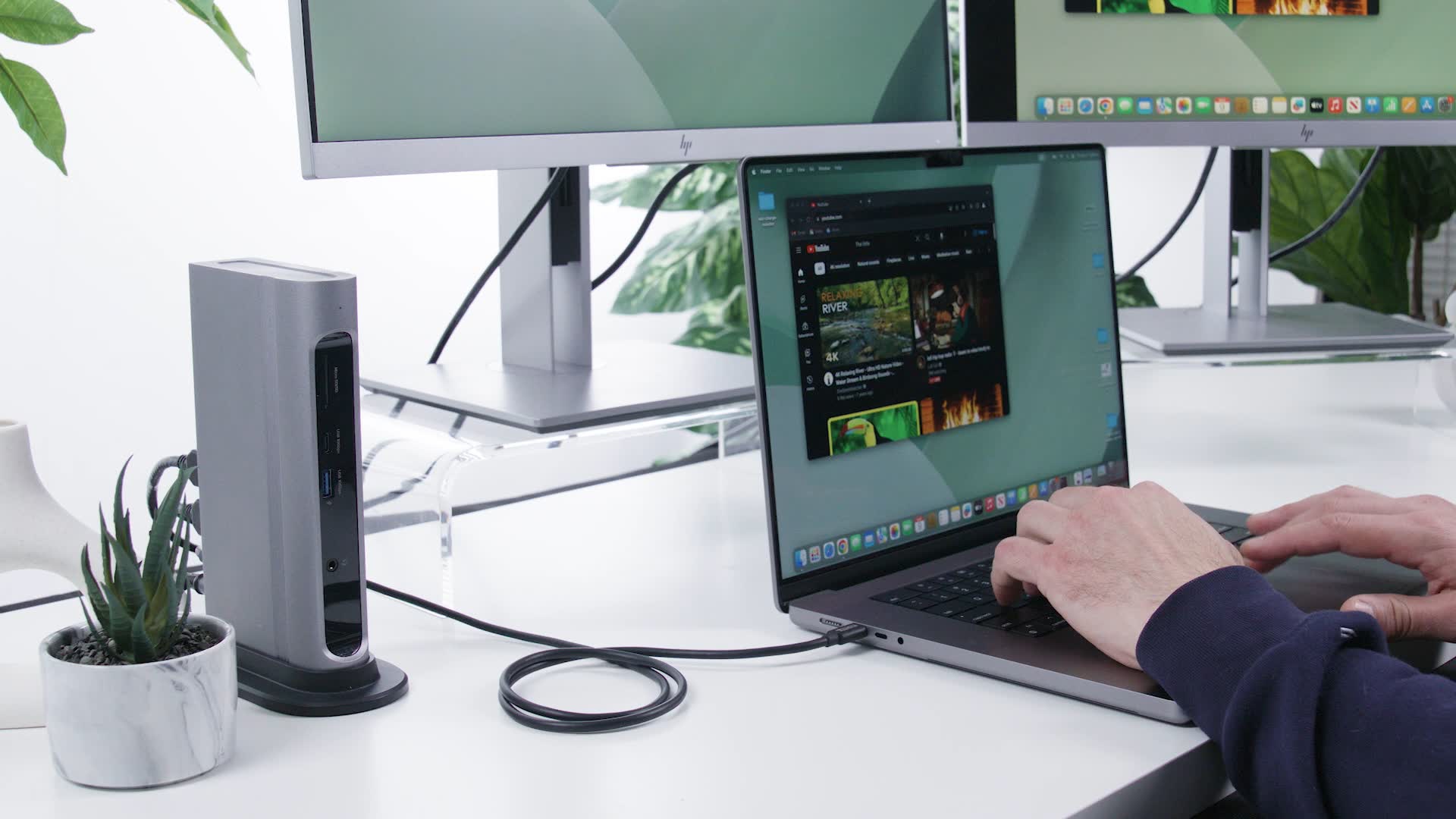 Thumbnail 1 of 1 for Plugable Thunderbolt 4 Cable w/ 240W Charging,3.3 Feet (1M),1x 8K Display,40 Gbps,USB4,Thunderbolt 3,USB–C,Driverless