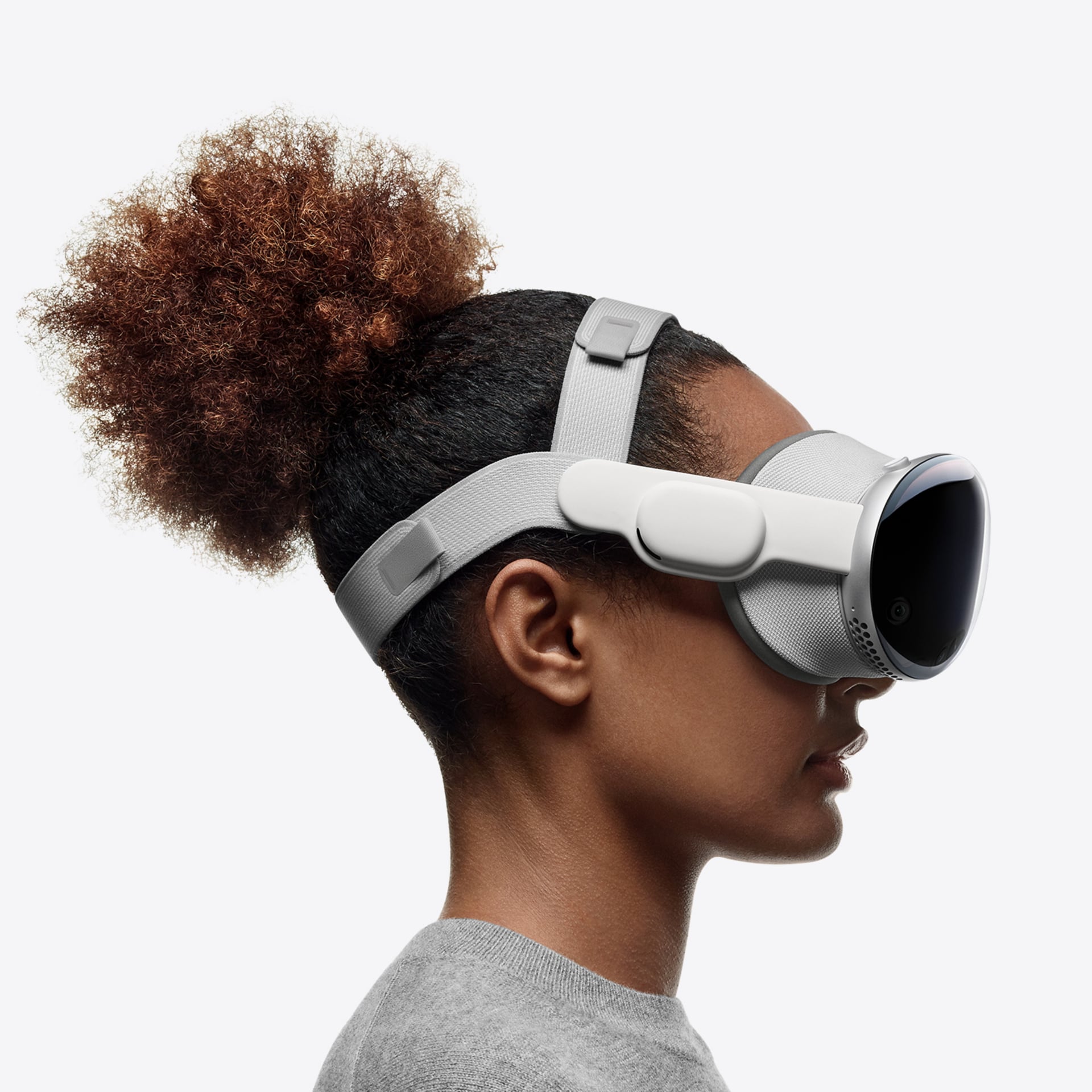 Thumbnail 5 of 7 for Apple Vision Pro - 1 TB Storage - Headband: L - Light Seal: 11N - VR Headset