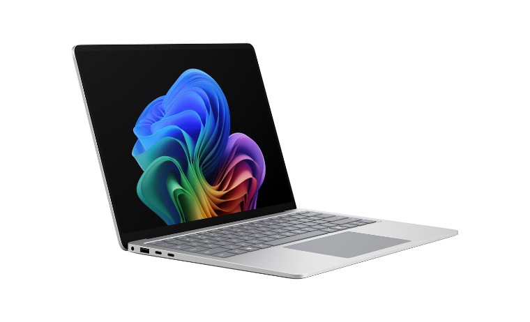 Microsoft Surface Laptop –13.8” – Intel Core Ultra 7–32 GB RAM