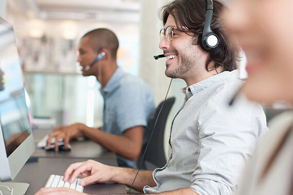 IT Customer Service Reps Helping CDW Customers Explore Cloud Options