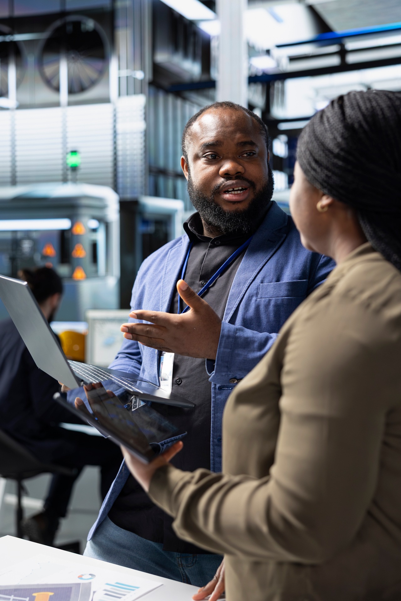IT team collaborating on hybrid cloud incident response plan