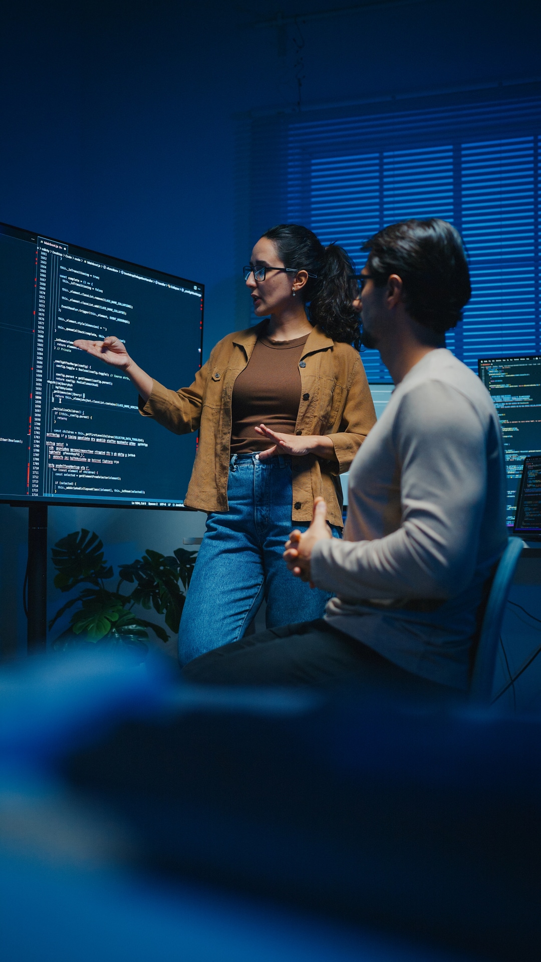 Cloud security analyst monitoring threat detection in CDW Canada SOC