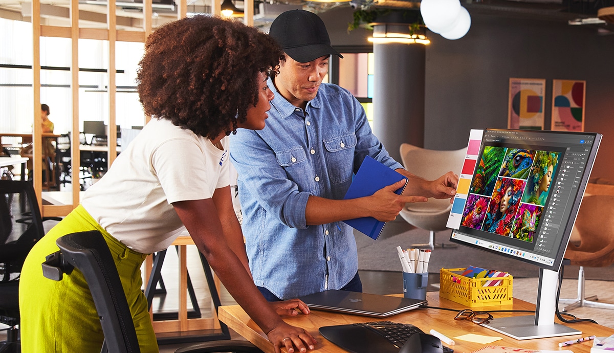 HP coworkers collaborating in modern office