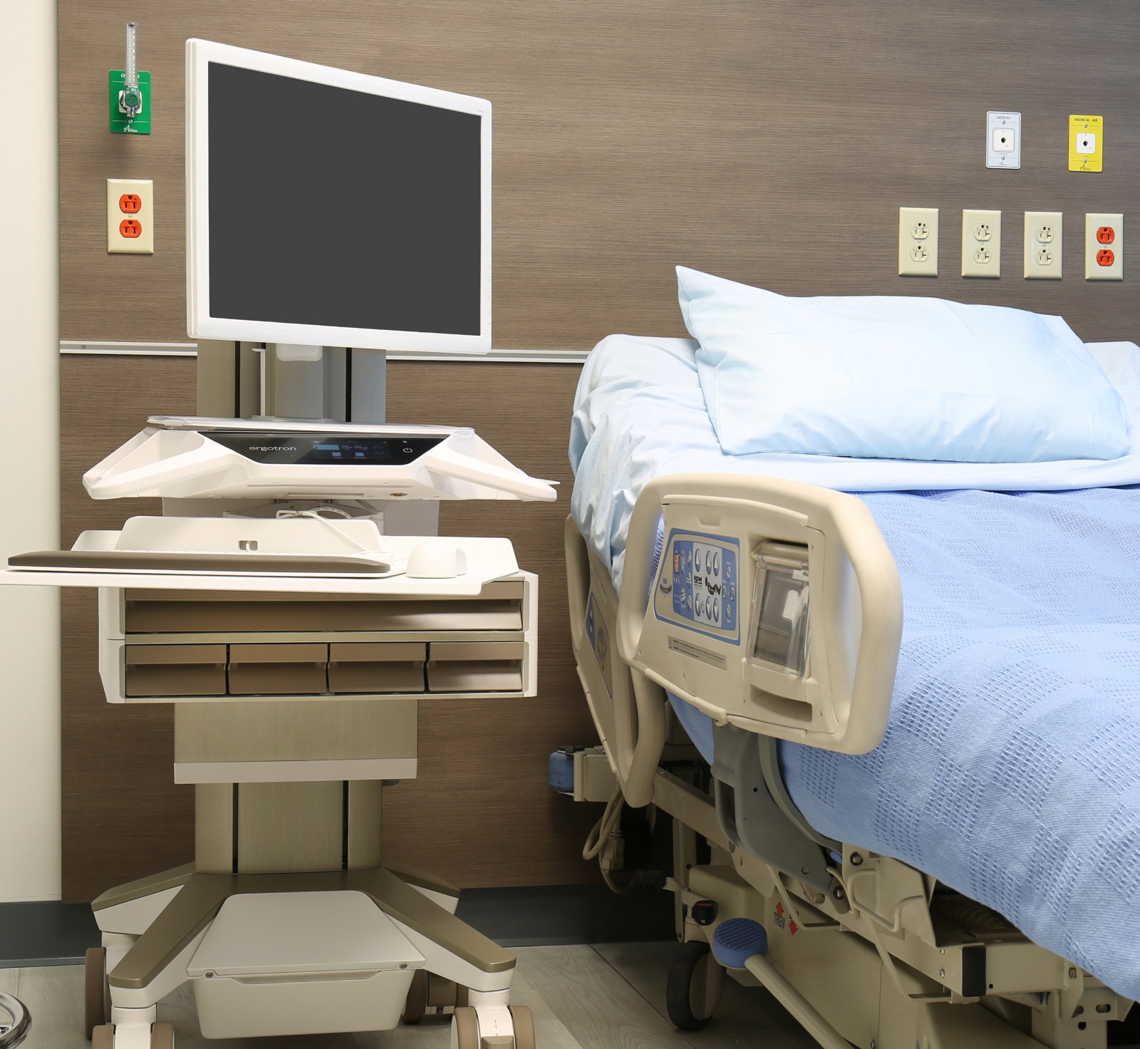 Improve Healthcare Outcomes with the HIMSS EMR Model and the Right Solutions