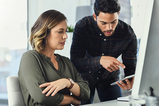 Coworkers discussing CDW managed hybrid cloud in the office
