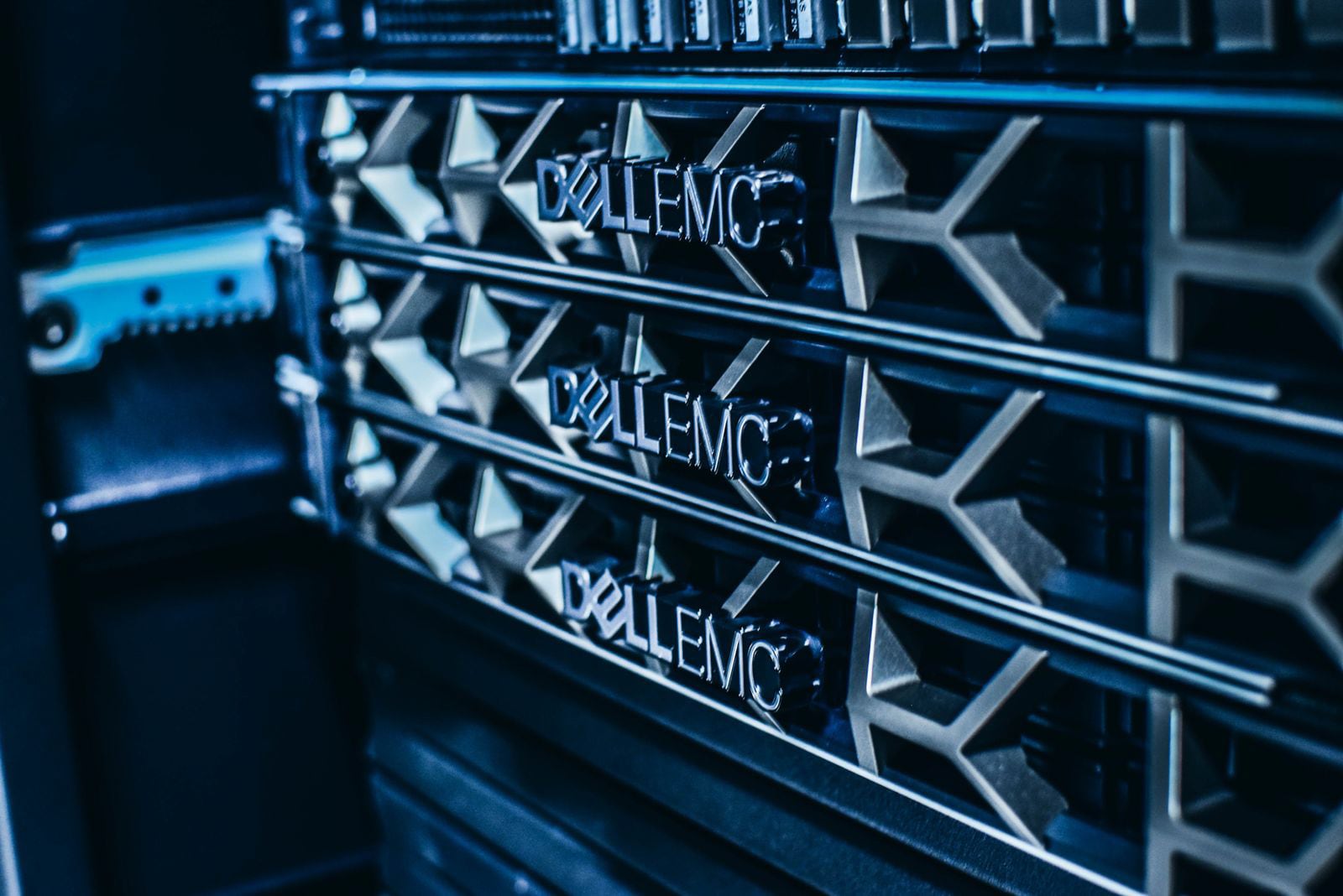 Dell EMC servers product shots.