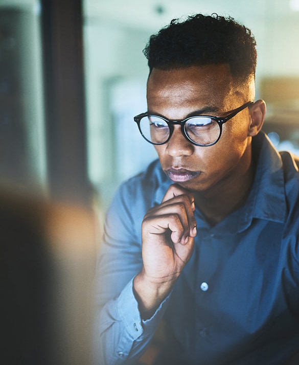 Man looking at computer screen.