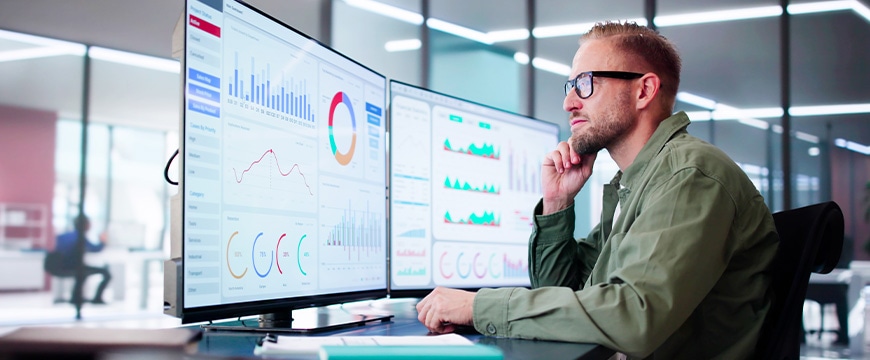 Data Analyst Using Data Analytics KPI Dashboard