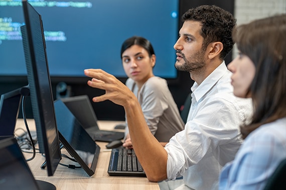 thumbnail image of a group of IT professionals in an office meeting