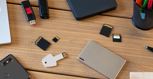 External Hard Drive vs. Flash Drive: What's the Difference?